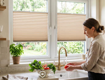 Fenêtre au-dessus de l’évier – quelles protections choisir pour la cuisine ?